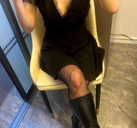 海角社区.兄弟老婆为了抵债主动送上门给我操