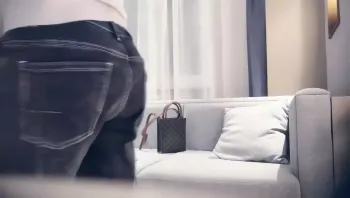 棒球服短发萌妹子啪啪，脱掉衣服花臂纹身看不出社会人，腰细胸大侧入妹子被操哭了【精华版】-高清原版无水印