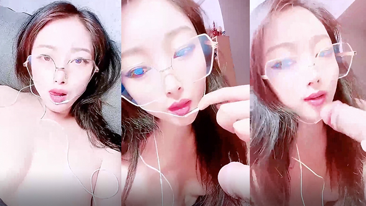 【颜值眼镜御姐】范美少妇和老公无套啪啪做爱，很插白虎穴第一视角手持镜头刺激，卖力深喉